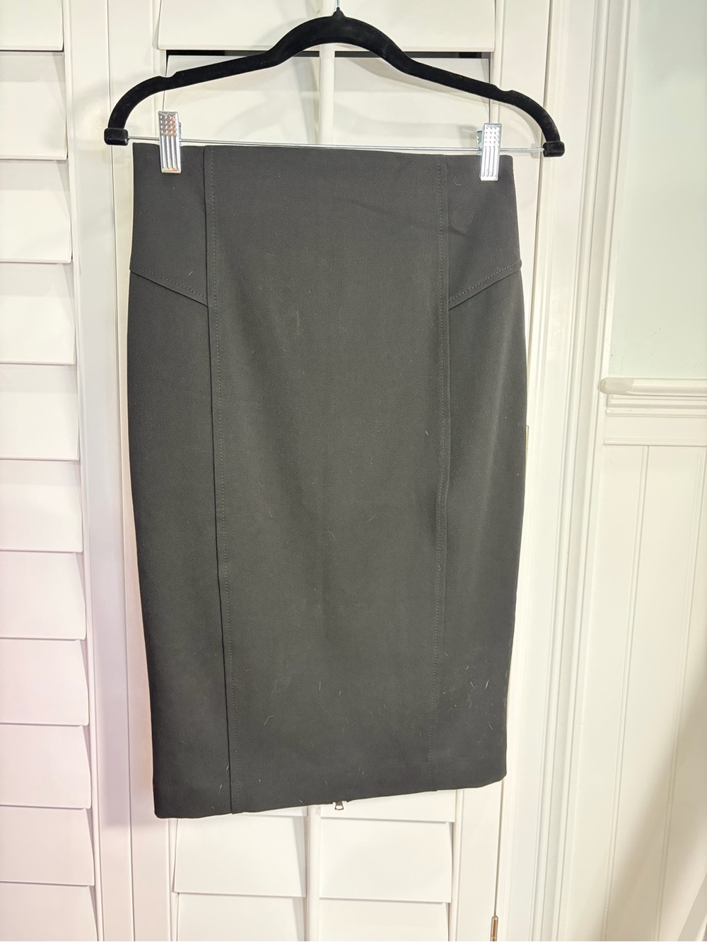 Express Black Zip-Back Pencil Skirt (2) - Picture 3 of 9